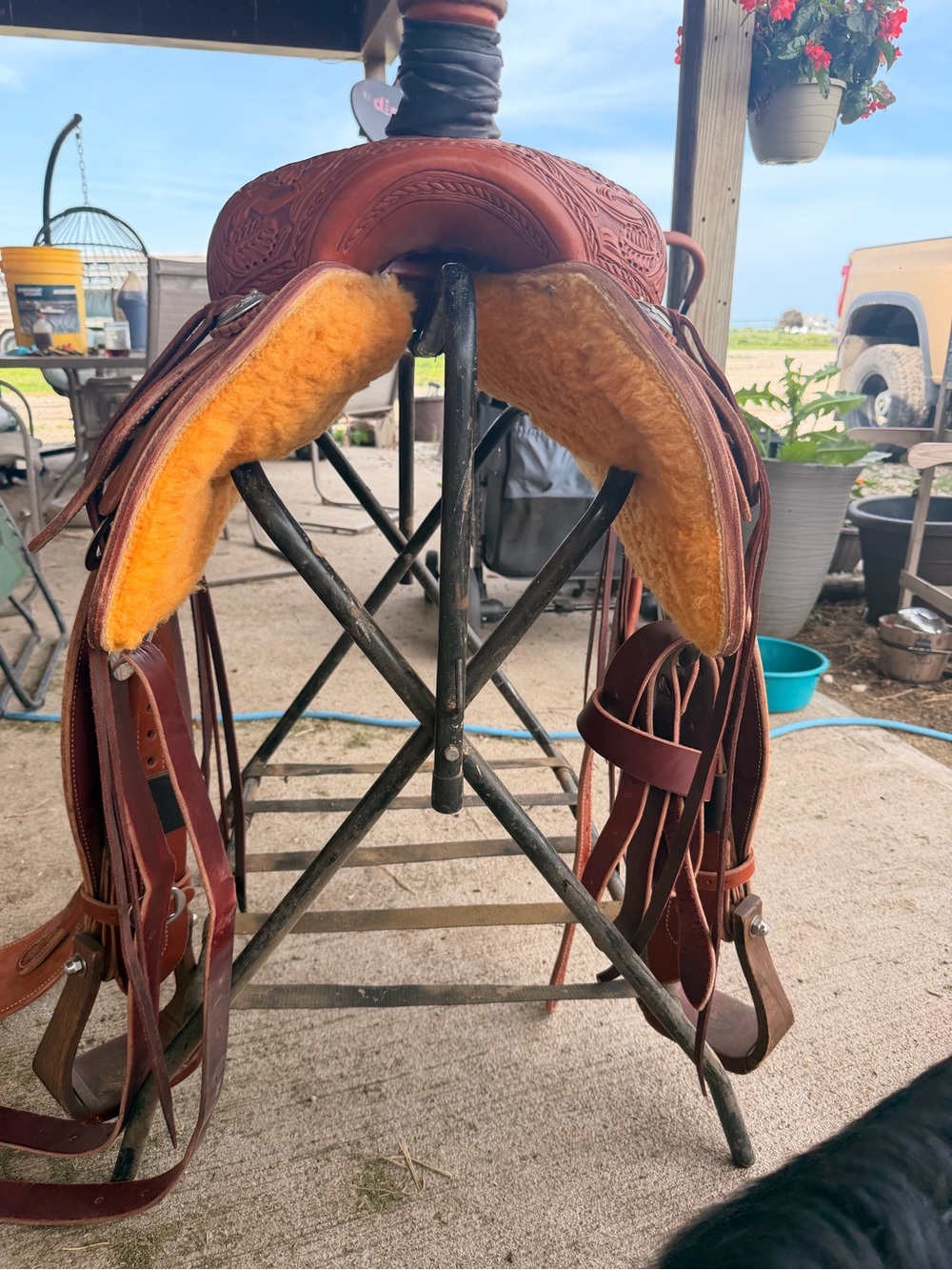 Hand-Tooled Floral Leather Western Saddle - Brown - Picture 2 of 5
